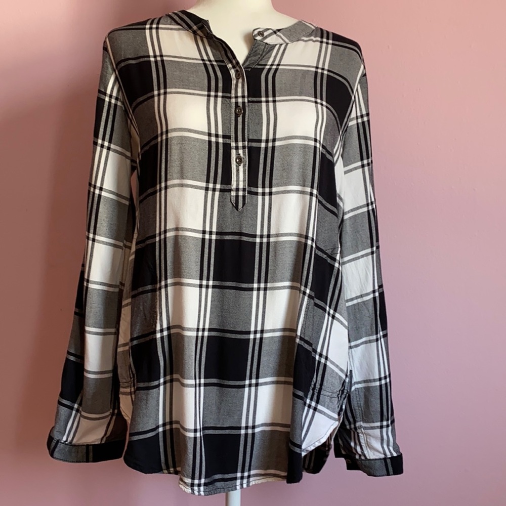 Eddie Bauer blouse-tunic size S/CH black & white plaid top with long sleeves